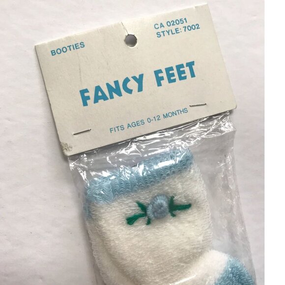 Vintage Pair of Baby Fancy Feet Socks Booties Blue and White 80s 90s - Picture 3 of 4